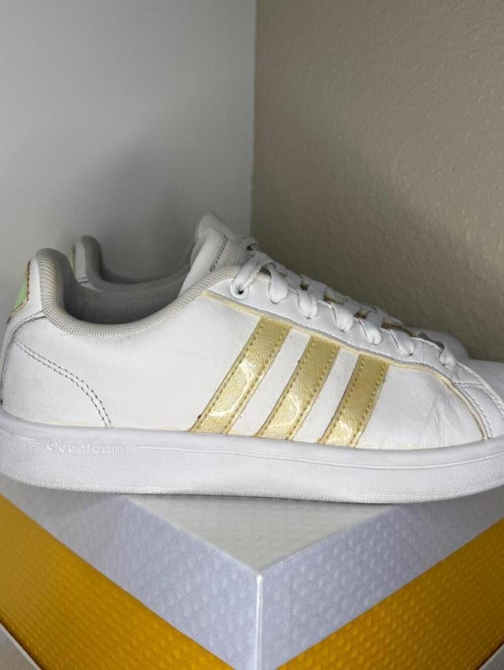 adidas Cloudfoam Iridescent Women's 7.5 White Gold Metallic 3 Stripe Sneakers